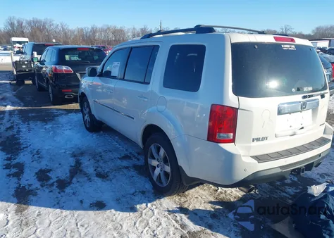 2015 Honda Pilot Touring z USA, uszkodzony, nr VIN 5FNYF3H97FB016681